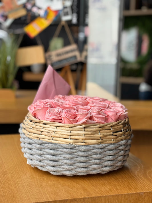 Кутия с розови рози